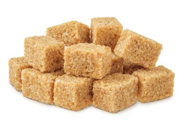 kahverengi şeker küpleri beyaz arkaplanda izole.