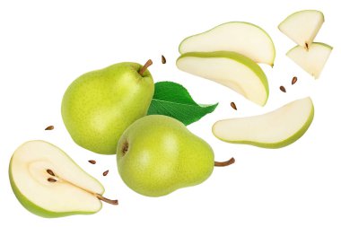 Beyaz arka planda dilimlenmiş yeşil armut meyvesi. Üst Manzara. Düz yatıyordu.