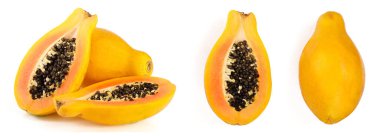 beyaz bir arka plan üzerinde izole olgun kesme papaya.