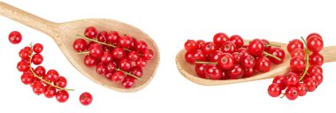 Beyaz arka planda izole edilmiş ahşap kaşıkta üzümlü üzümler. Üst Manzara. Düz yatıyordu.