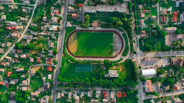 Ukrayna 'nın yeşil şehir simgesi kentsel manzara. Kompozisyon merkezli Ukrayna sokaklarının canlı renkleri.