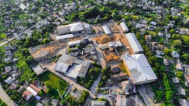Eski terk edilmiş fabrika Doğu Avrupa 'dan. SSCB döneminden kalma. Yaşama bölgesinin merkezinde. İnsanların evlerine yakın.