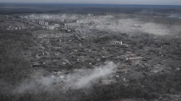 İHA grunge ve kirli görüntü kalitesi konsept fotoğrafından şehir savaş efektlerini yok etti