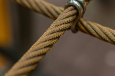 Halat çapraz ağ geçişi makro fotoğrafçılık nesnesini dar odak eski yıpranmış malzeme bulanık arkaplan alanı ile kapat