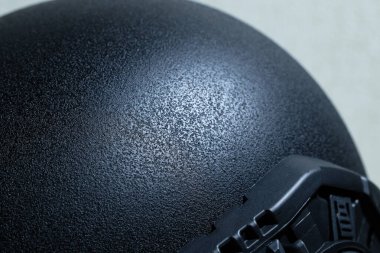 Siyah miğferli çelik yelek askeri polis ekipmanları nesne yoğunluğunu daraltın