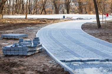 Yol kaldırımı inşaat süreci endüstriyel somut nesne