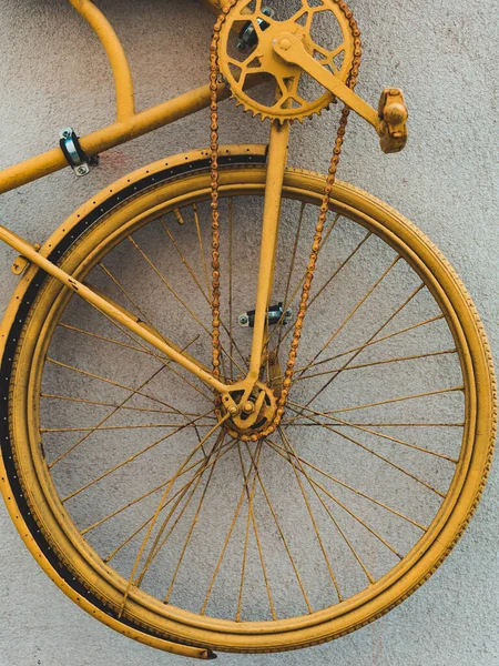 Gelbes Fahrrad Der Wand — Stockfoto