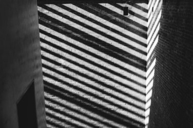 shadow lines on the brick wall