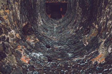 Taştan yapılmış eski şehir duvarları