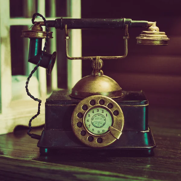 Retro Telefon Drewnianym Stole Zdjęcie Stockowe