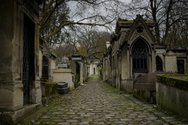 Kışın Paris 'teki Pere Lachaise mezarlığının manzarası.