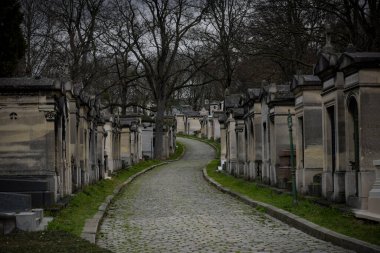 Kışın Paris 'teki Pere Lachaise mezarlığının manzarası.