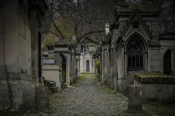 冬のパリのラカイゼ墓地の眺め — ストック写真