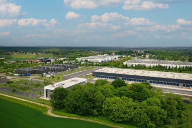 Fransa 'nın Seine et Marne kentindeki ekonomik faaliyet bölgesinin havadan görüşü