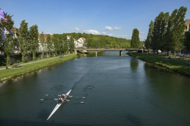 Seine et Marne, Fransa 'daki Melun kasabasından Seine nehrinin güzel manzarası.