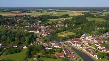 Bourgogne 'daki Rogny les Sept Ecluses hava manzarası