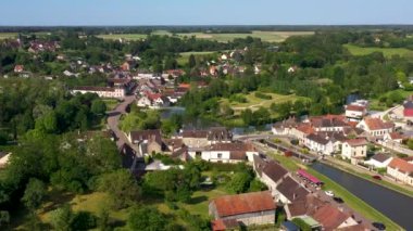 Bourgogne 'daki Rogny les Sept Ecluses hava manzarası