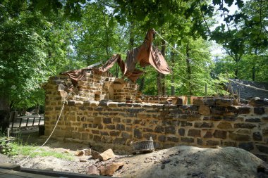 Guedelon - Fransa - Mayıs 2023: Fransa 'nın Bourgogne kentindeki Guedelon' un ortaçağ inşasına bakın