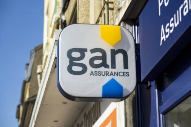 Melun - Fransa - Haziran 2023: Gan sigorta şirketinin tabelasında