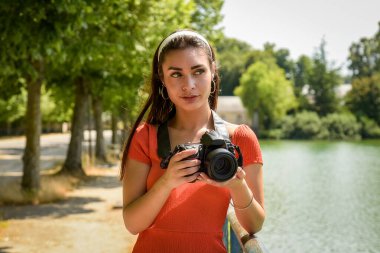 Kafkas kadın Fransa 'yı geziyor.