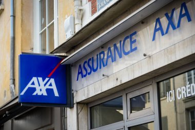 Fontanebleau - Fransa - 22 Mart 2025: AXA Fransız Sigorta Şirketi 'nin imzası