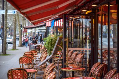 Fransa 'da bir Paris kafe terası manzarası
