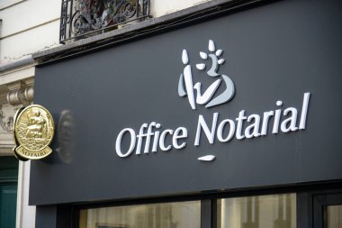 Paris - Fransa - 26. Marck: Noter ofisinin güzel bir tabelasının manzarası 