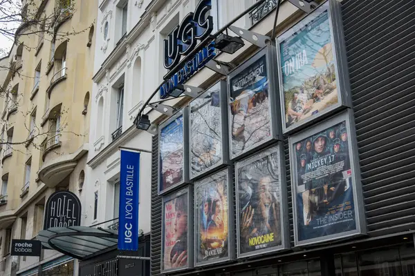 Paris - Fransa - 26 Mart 2025: UGC sinemasına bakış