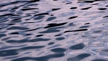 Bu büyüleyici yavaş çekim videosu Krka Şelaleleri 'ndeki su yüzeyinin karmaşık desenlerini ve dokularını yakalar. Reklam, editoryal içerik ya da stok görüntülerinde kullanım için mükemmel