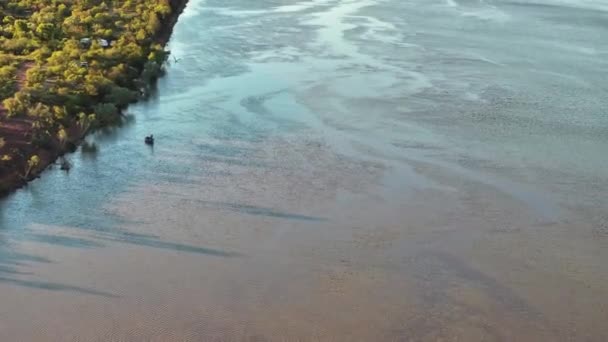 Havadan Kuşların Gözü Günbatımında Fitzroy Nehri Batı Avustralya Nın Sularında — Stok video