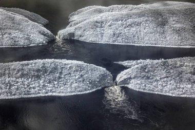 Horizontal Şelaleler, ya da Şelaleler, Batı Avustralya 'nın Kimberley bölgesinde, gelgit akıntılarının her gelgitte şelalelere yol açtığı sıradışı bir doğa olayıdır.