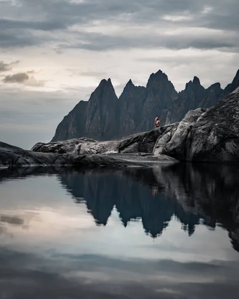날카로운 절정의 자세한 바위에 라이프 노르웨이 유명한 악마의 품질의 — 스톡 사진
