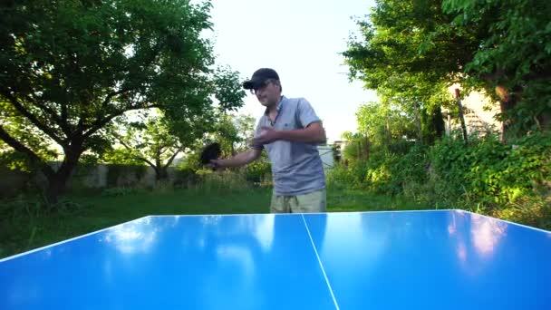 Man Glasses Cap Plays Table Tennis Outdoors — Stockvideo