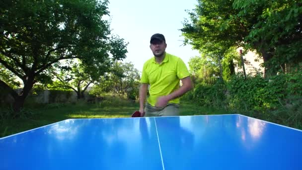 Man Cap Plays Table Tennis Outdoors — 图库视频影像