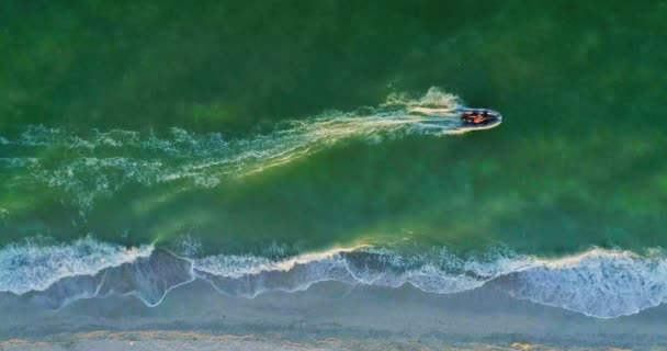 Cinemagraph Motor Boat Travels High Speed Sea Shore Aerial View — Stock Video