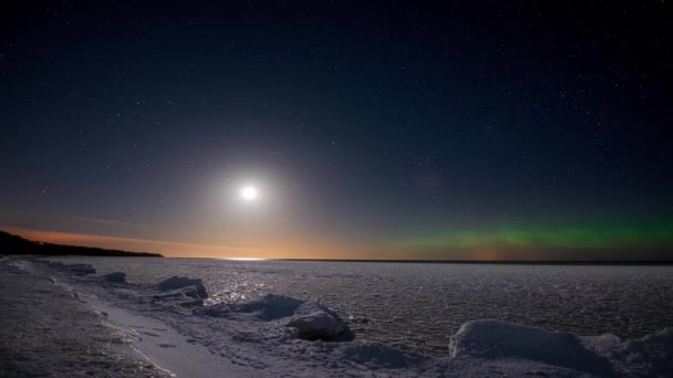 Zeitraffer Mit Eis Bedeckte Küste Unter Einem Sternenhimmel Mit Mond — Stockvideo