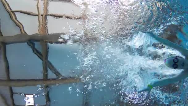 Nuotatrice Nuota Stile Farfalla Nuoto Piscina Rallentatore — Video Stock