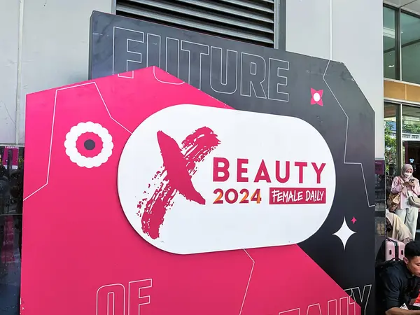 Jakarta, Endonezya - 6 Haziran 2024: Jakarta X Beauty 2024 sergi etkinliği Jakarta Kongre Merkezi 'nde (JCC) Female Daily Network tarafından düzenlendi. Fotoğraf çekmek için halka açık bir yer.