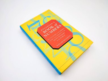 Tangerang, Endonezya - 26 Temmuz 2024: Rogerson 's Book of Numbers by Barnaby Rogerson kitap kapağı yakın plan fotoşopu beyaz arka planda izole edildi.