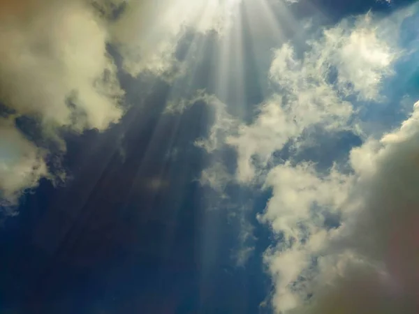Olhando Diretamente Para Céu Padrão Nuvens Finas Com Céu Azul — Fotografia de Stock