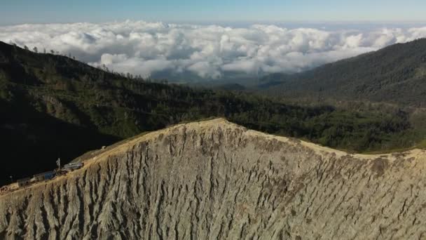 Lot Dronem Nad Jeziorem Kwaśnym Kraterze Wulkanu Ijen Słoneczny Dzień — Wideo stockowe