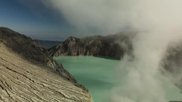 Vuelo Con Drones Sobre Lago Ácido Cráter Del Volcán Ijen — Vídeos de Stock