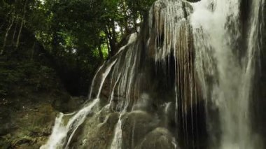 Sumbawa Adası Endonezya 'dan şelalede hava görüntüsü