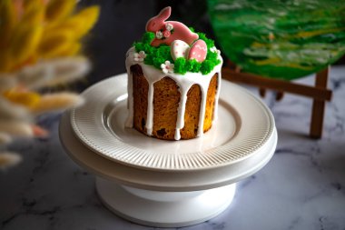 Dondurmalı ve hatunlu Paskalya Pazar pastası.