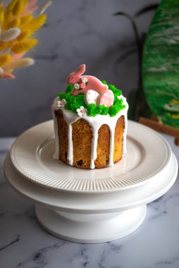 Dondurmalı ve hatunlu Paskalya Pazar pastası.