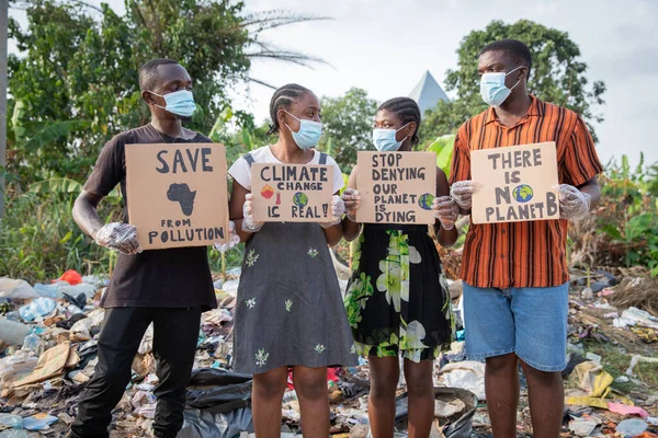 Африканская Молодежь Протестует Против Загрязнения Окружающей Среды Надписью Планеты — стоковое фото