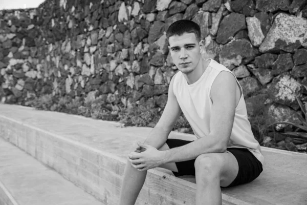 Teenage Boy Sitting Edge Basketball Court Black White Photo — Stock Photo, Image