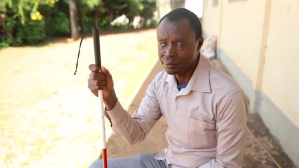 Portrait Adulte Africain Aveugle Tenant Canne Aveugle — Video