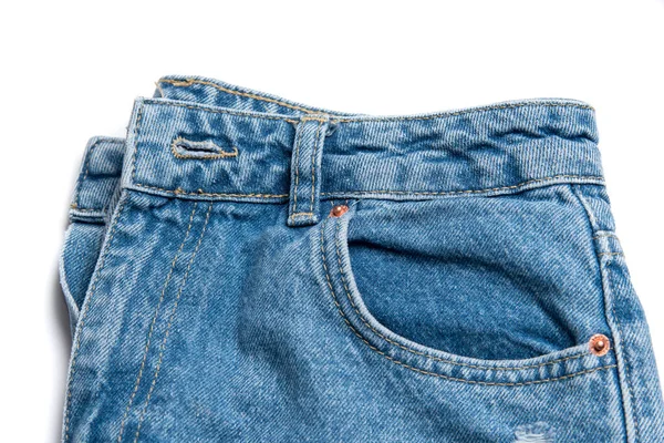 白のクローズアップで隔離されたジーンズ パンツの上のデニムポケット ストック写真