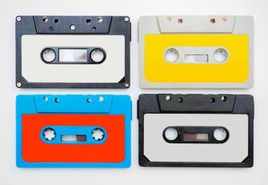 Boş kaset koleksiyonu olan eski ses kaseti, stüdyo ses kayıtları posteri.. 